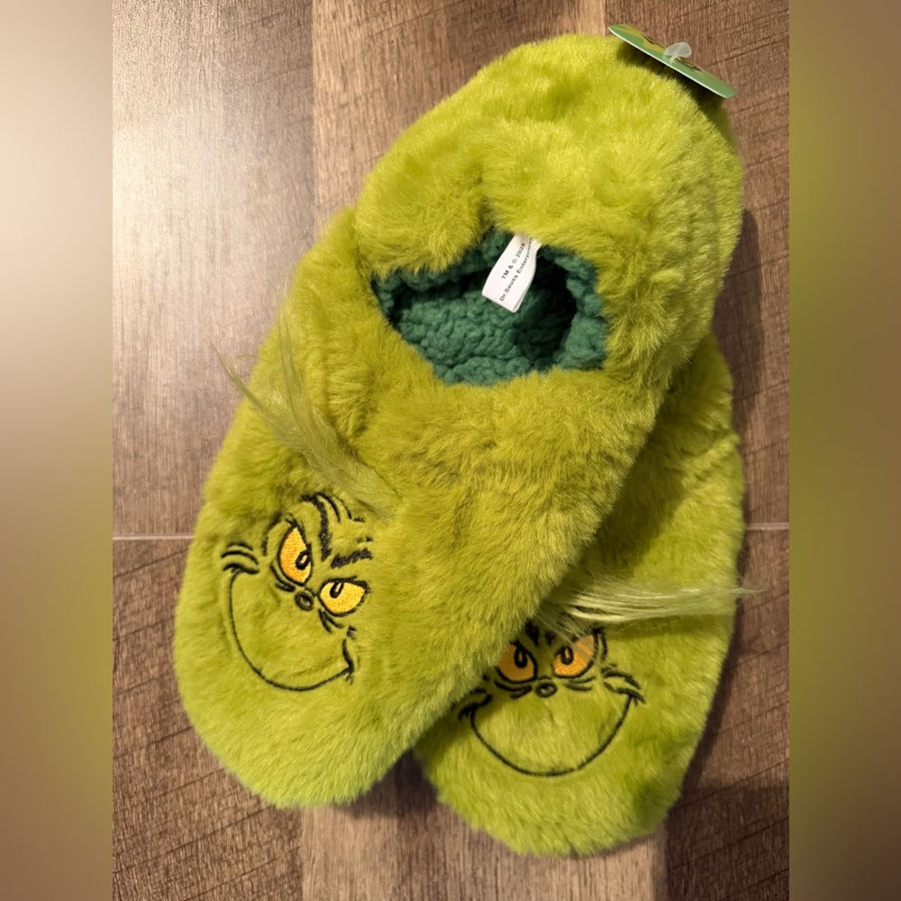 Dr.Suess The Grinch Soft Plush Slippers